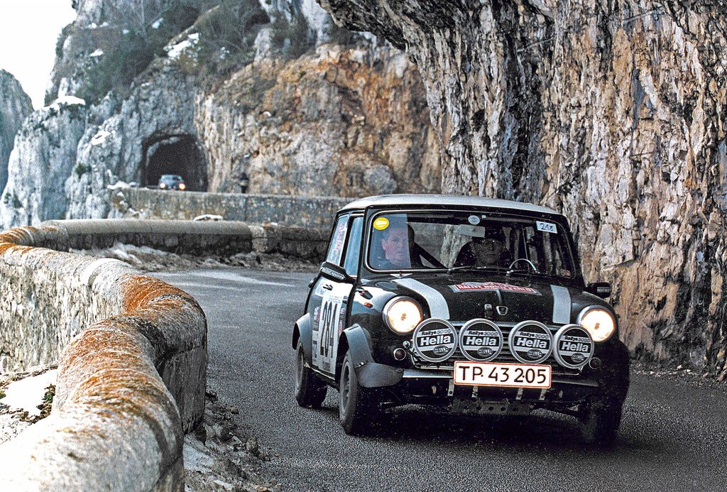 Ud over de snoede og kuperede bjergveje byder Int. Rallye Monte Carlo Historique også på specielle naturoplevelser i Alperne, hvor vejsiderne er landfaste med Kina